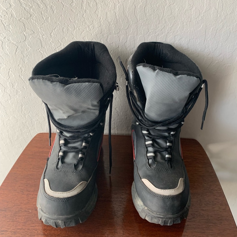Snow boots
